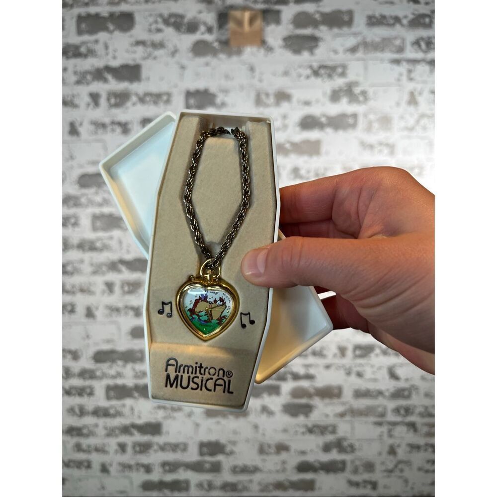 Looney tunes | in the box musical necklace